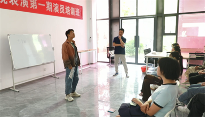 都勻影視攝制服務(wù)機(jī)構(gòu)（都勻影視版權(quán)服務(wù)中心）正式揭牌成立，助力區(qū)域影視產(chǎn)業(yè)專業(yè)化發(fā)展